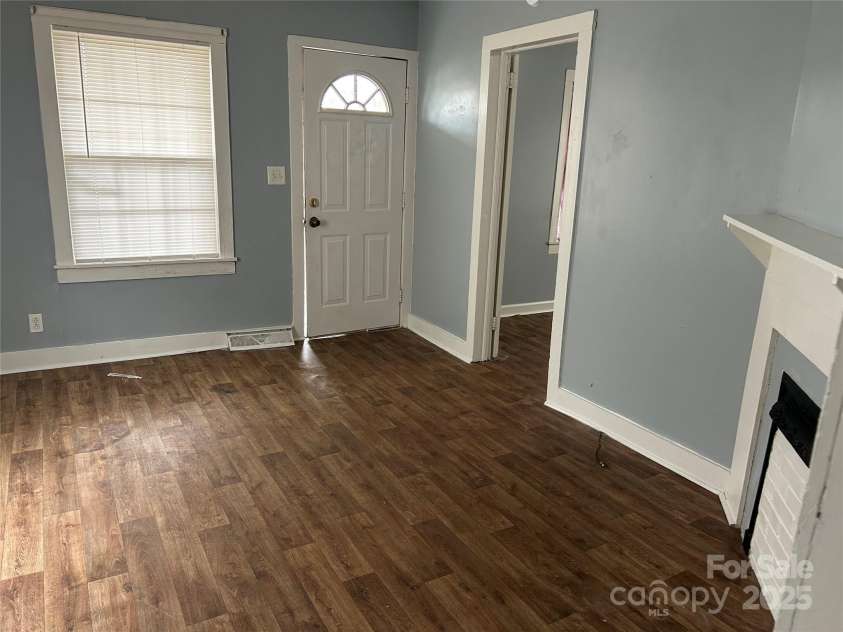 821 Oakland Street, Gastonia, NC 28054.  MLS# CAR4231347, YatesRealty ID 10091. 
