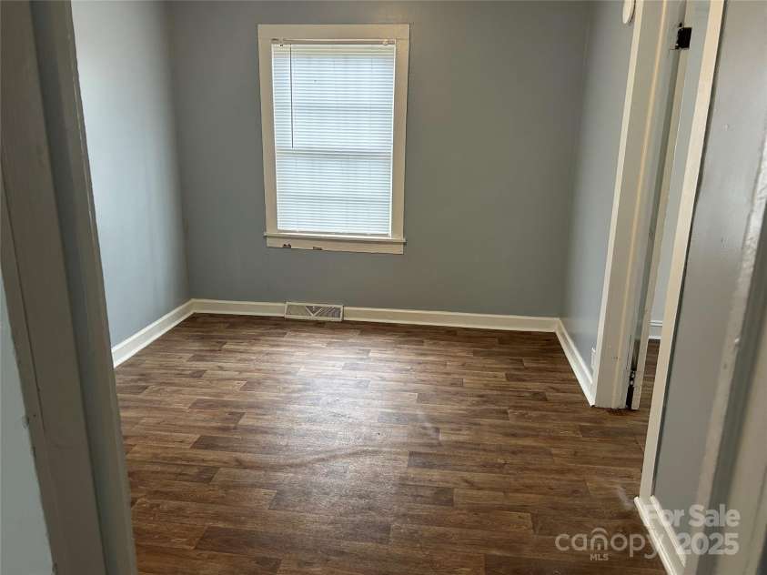 821 Oakland Street, Gastonia, NC 28054.  MLS# CAR4231347, YatesRealty ID 10091. 