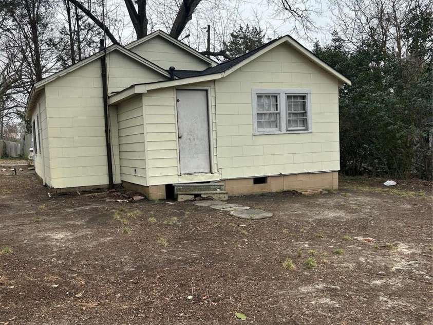 821 Oakland Street, Gastonia, NC 28054.  MLS# CAR4231347, YatesRealty ID 10091. 