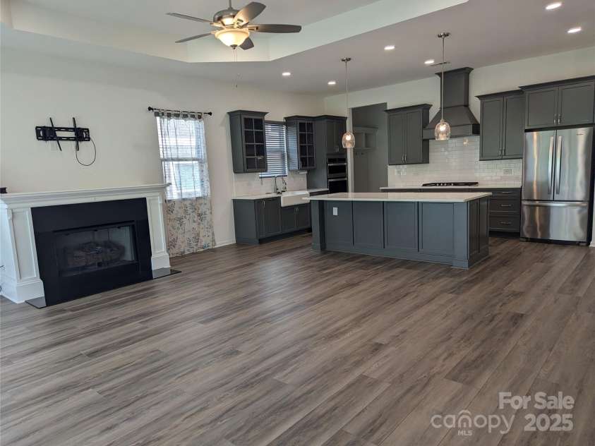 6642 Star Drive, Sherrills Ford, NC 28673.  MLS# CAR4253691, YatesRealty ID 10092. 42 inch cabinets, SS aplaience, Decorated hud, white farm kitten sink