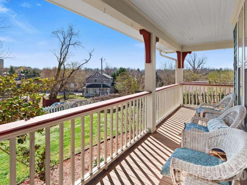 26 Chestnut Street, Asheville, NC 28801.  MLS# CAR4359066, YatesRealty ID 10093. 