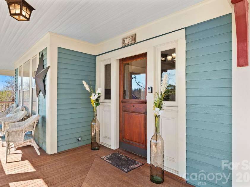 26 Chestnut Street, Asheville, NC 28801.  MLS# CAR4359066, YatesRealty ID 10093. 