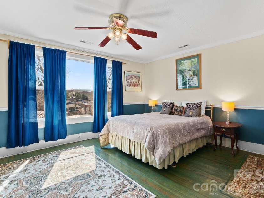 26 Chestnut Street, Asheville, NC 28801.  MLS# CAR4359066, YatesRealty ID 10093. 
