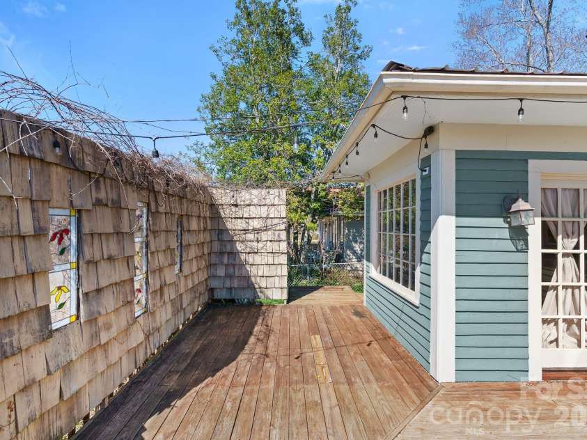 26 Chestnut Street, Asheville, NC 28801.  MLS# CAR4359066, YatesRealty ID 10093. 