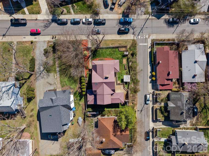 26 Chestnut Street, Asheville, NC 28801.  MLS# CAR4359066, YatesRealty ID 10093. 