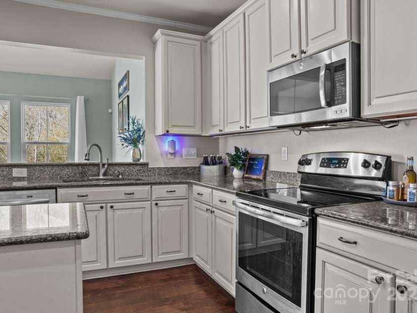 7520 Berkeley Road, Denver, NC 28037.  MLS# CAR4201191, YatesRealty ID 10093. Kitchen has breakfast bar to sunroom