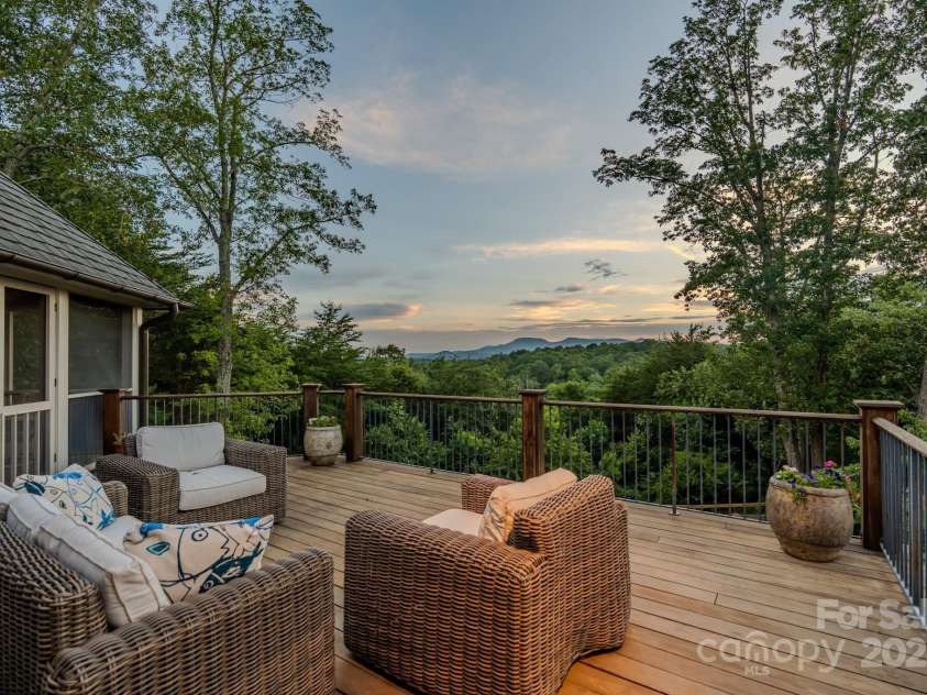 650 Golf Course Road, Columbus, NC 28722.  MLS# CAR4277544, YatesRealty ID 10094. 