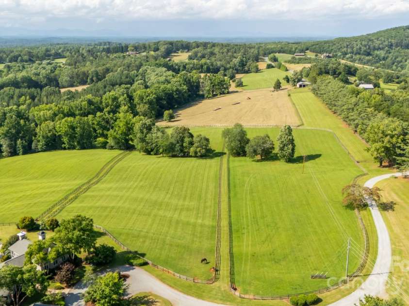 650 Golf Course Road, Columbus, NC 28722.  MLS# CAR4277544, YatesRealty ID 10094. 