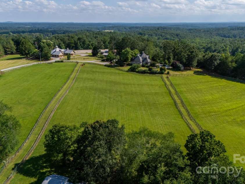 650 Golf Course Road, Columbus, NC 28722.  MLS# CAR4277544, YatesRealty ID 10094. 