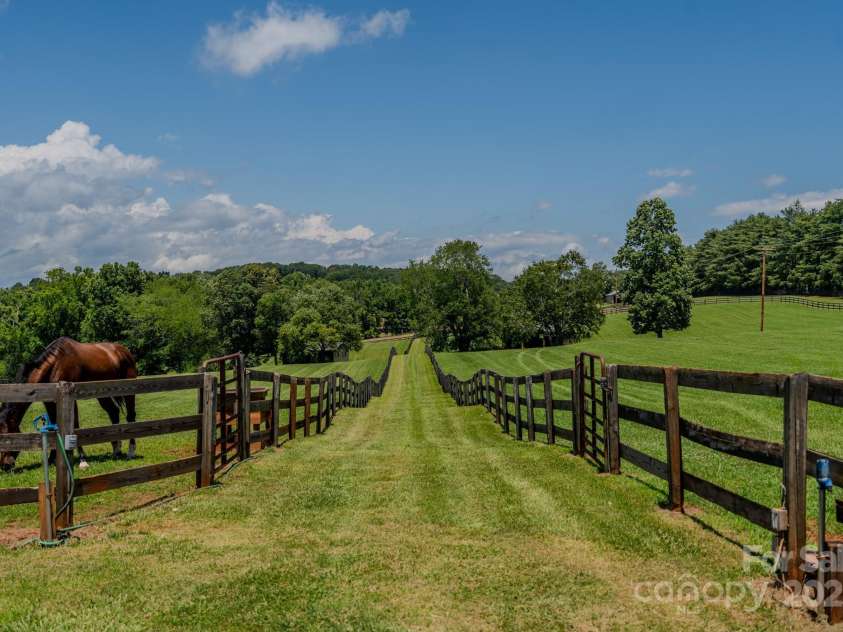 650 Golf Course Road, Columbus, NC 28722.  MLS# CAR4277544, YatesRealty ID 10094. 