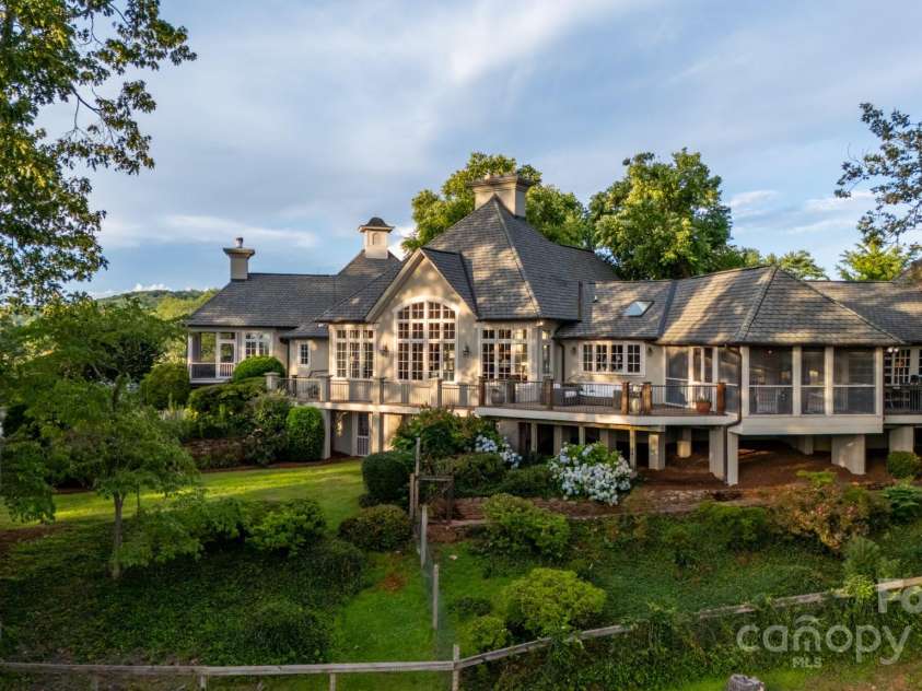 650 Golf Course Road, Columbus, NC 28722.  MLS# CAR4277544, YatesRealty ID 10094. 