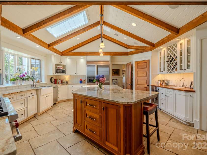 650 Golf Course Road, Columbus, NC 28722.  MLS# CAR4277544, YatesRealty ID 10094. 