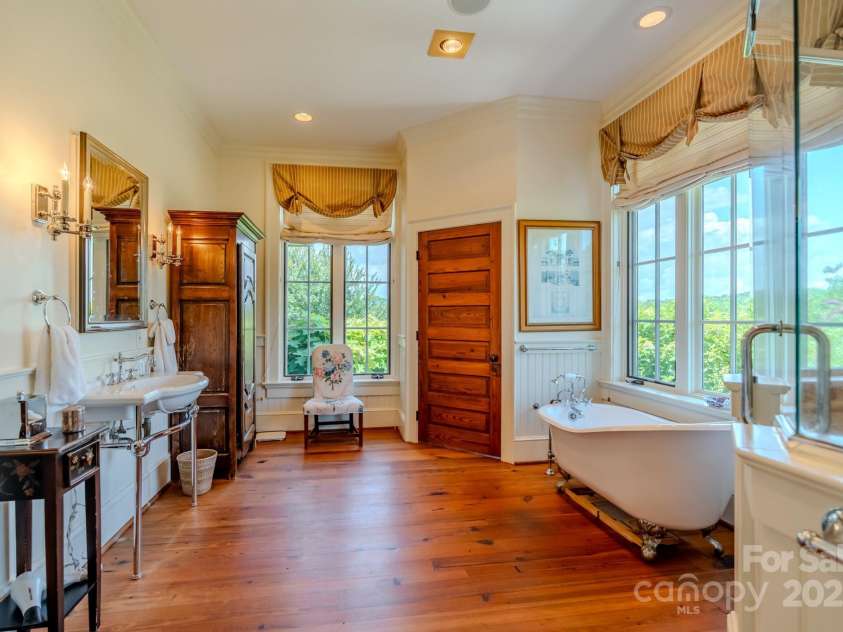 650 Golf Course Road, Columbus, NC 28722.  MLS# CAR4277544, YatesRealty ID 10094. 