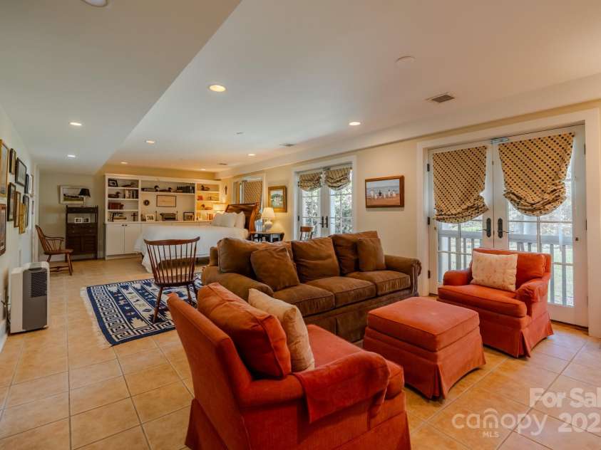 650 Golf Course Road, Columbus, NC 28722.  MLS# CAR4277544, YatesRealty ID 10094. 