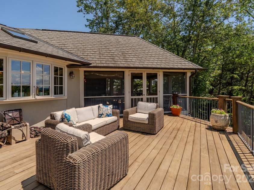 650 Golf Course Road, Columbus, NC 28722.  MLS# CAR4277544, YatesRealty ID 10094. 