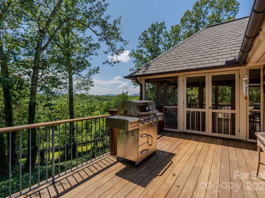 650 Golf Course Road, Columbus, NC 28722.  MLS# CAR4277544, YatesRealty ID 10094. 