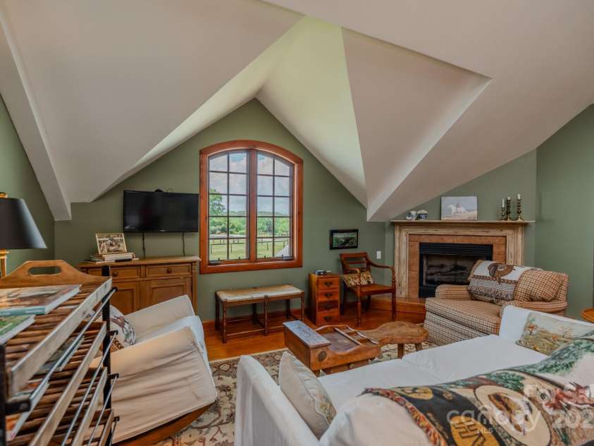 650 Golf Course Road, Columbus, NC 28722.  MLS# CAR4277544, YatesRealty ID 10094. 