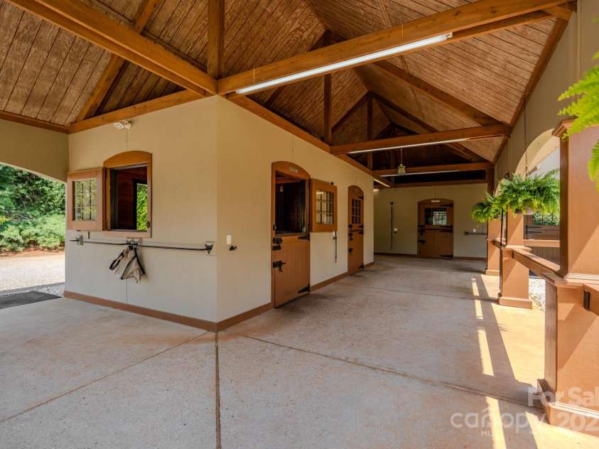 650 Golf Course Road, Columbus, NC 28722.  MLS# CAR4277544, YatesRealty ID 10094. 