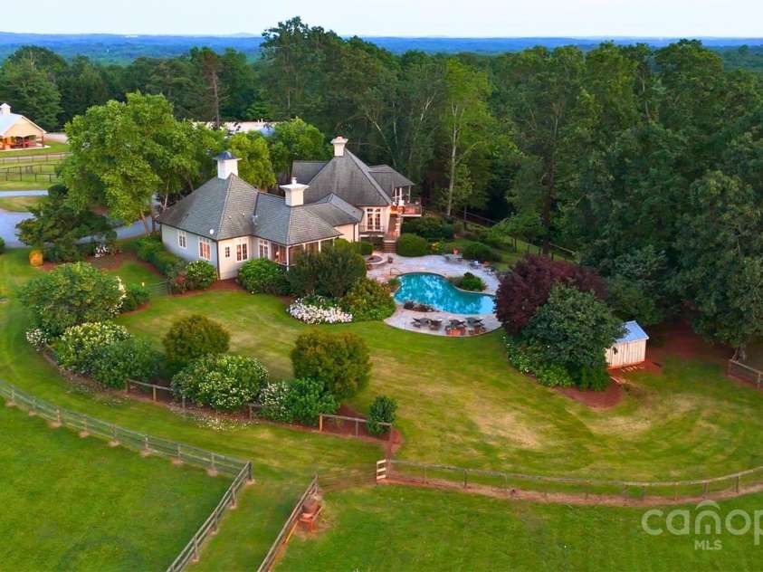 650 Golf Course Road, Columbus, NC 28722.  MLS# CAR4277544, YatesRealty ID 10094. 