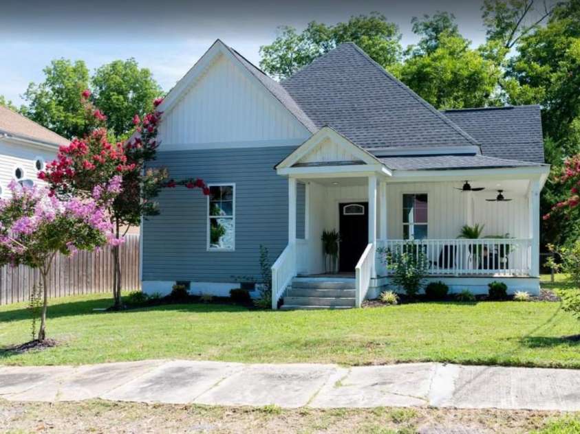 128 College Street, Chester, SC 29706.  MLS# CAR4345939, YatesRealty ID 10095. 