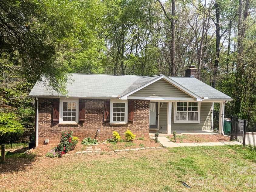 8443 Shiredale Lane, Charlotte, NC 28212.  MLS# CAR4331657, YatesRealty ID 10096. Inside Fence View from Front