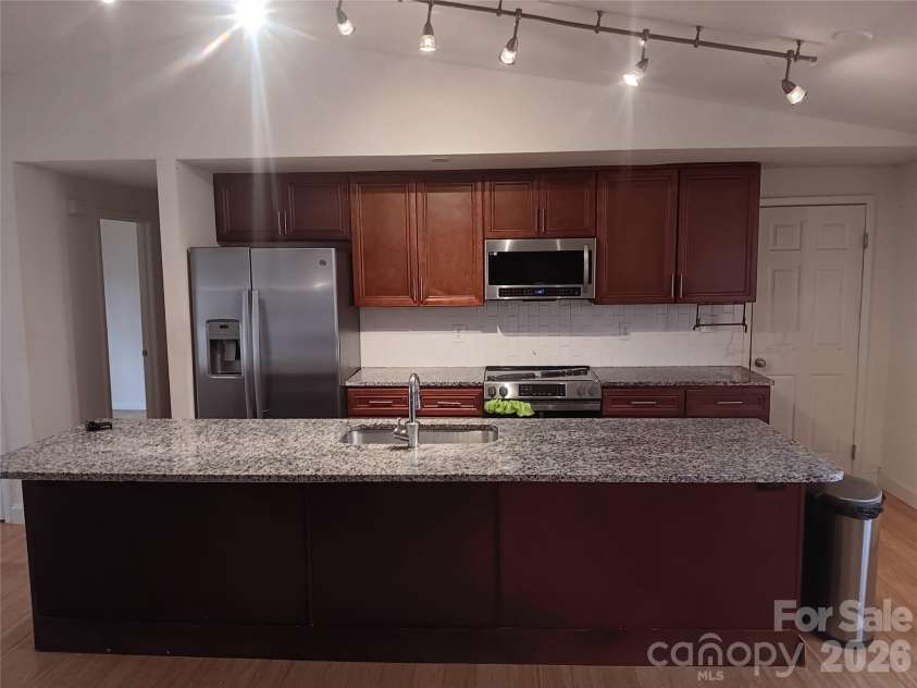 8443 Shiredale Lane, Charlotte, NC 28212.  MLS# CAR4331657, YatesRealty ID 10096. Kitchen with Bar Area