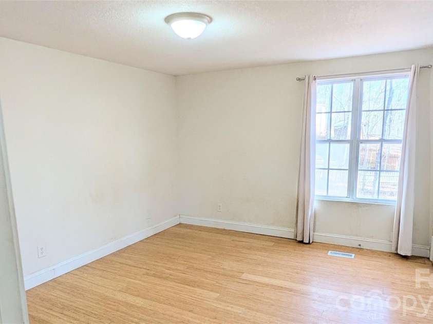8443 Shiredale Lane, Charlotte, NC 28212.  MLS# CAR4331657, YatesRealty ID 10096. Master Bedroom