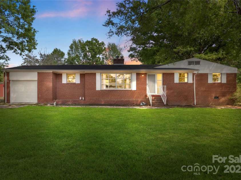 1099 Potter Road, Lancaster, SC 29720.  MLS# CAR4243884, YatesRealty ID 10098. 