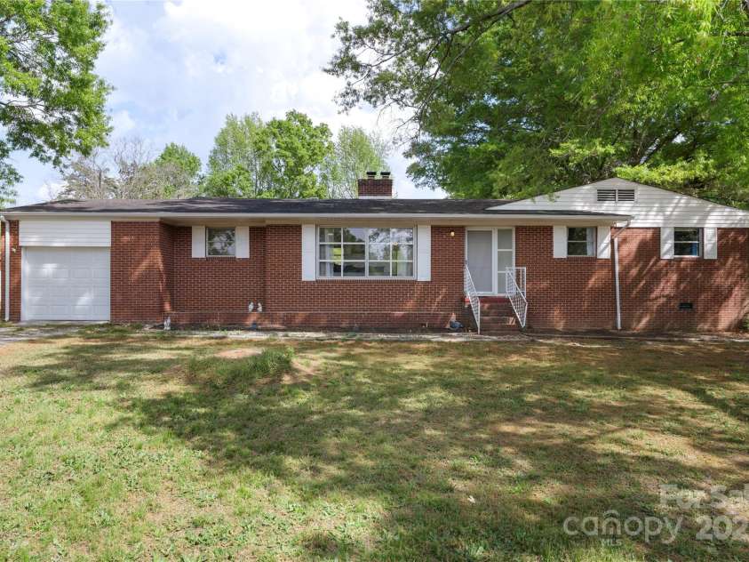 1099 Potter Road, Lancaster, SC 29720.  MLS# CAR4243884, YatesRealty ID 10098. 