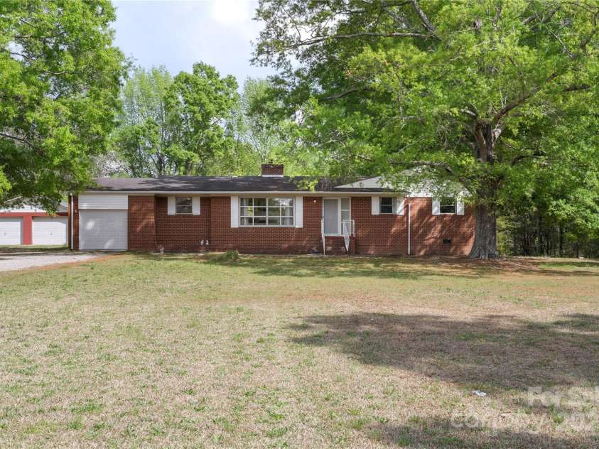 1099 Potter Road, Lancaster, SC 29720.  MLS# CAR4243884, YatesRealty ID 10098. 