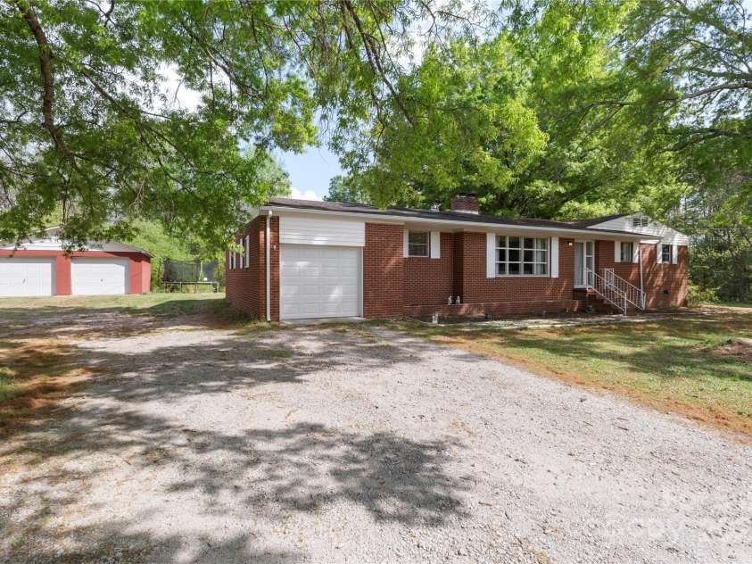 1099 Potter Road, Lancaster, SC 29720.  MLS# CAR4243884, YatesRealty ID 10098. 