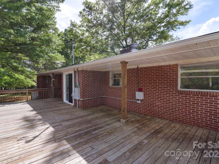 1099 Potter Road, Lancaster, SC 29720.  MLS# CAR4243884, YatesRealty ID 10098. 