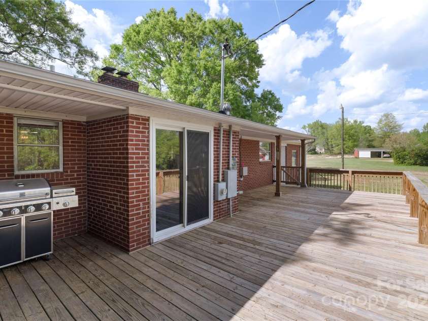 1099 Potter Road, Lancaster, SC 29720.  MLS# CAR4243884, YatesRealty ID 10098. 