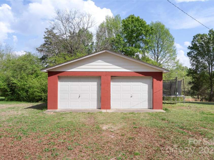 1099 Potter Road, Lancaster, SC 29720.  MLS# CAR4243884, YatesRealty ID 10098. 