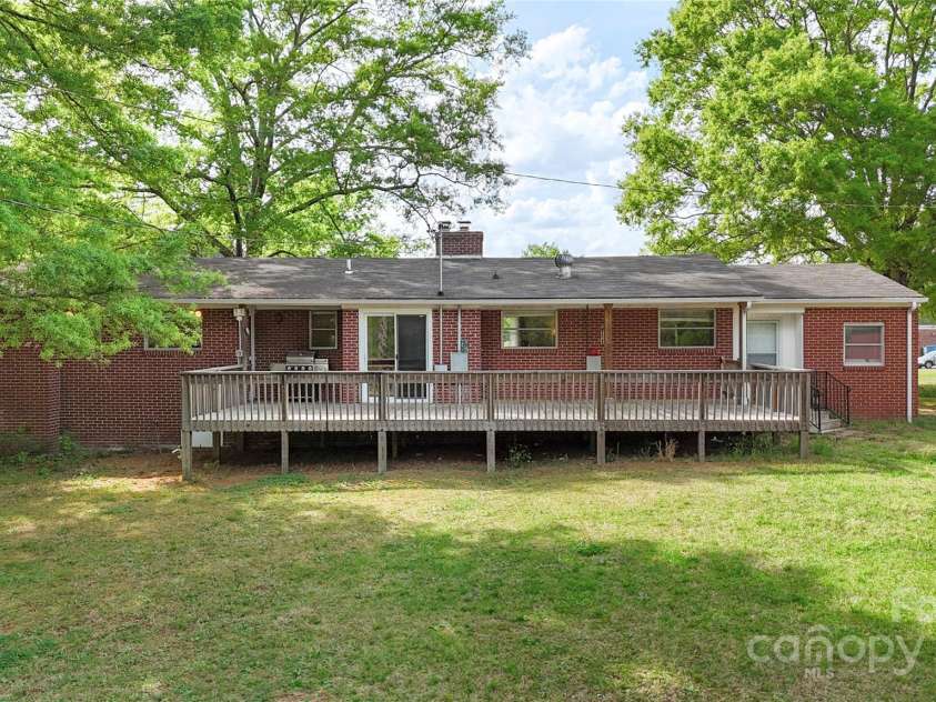 1099 Potter Road, Lancaster, SC 29720.  MLS# CAR4243884, YatesRealty ID 10098. 