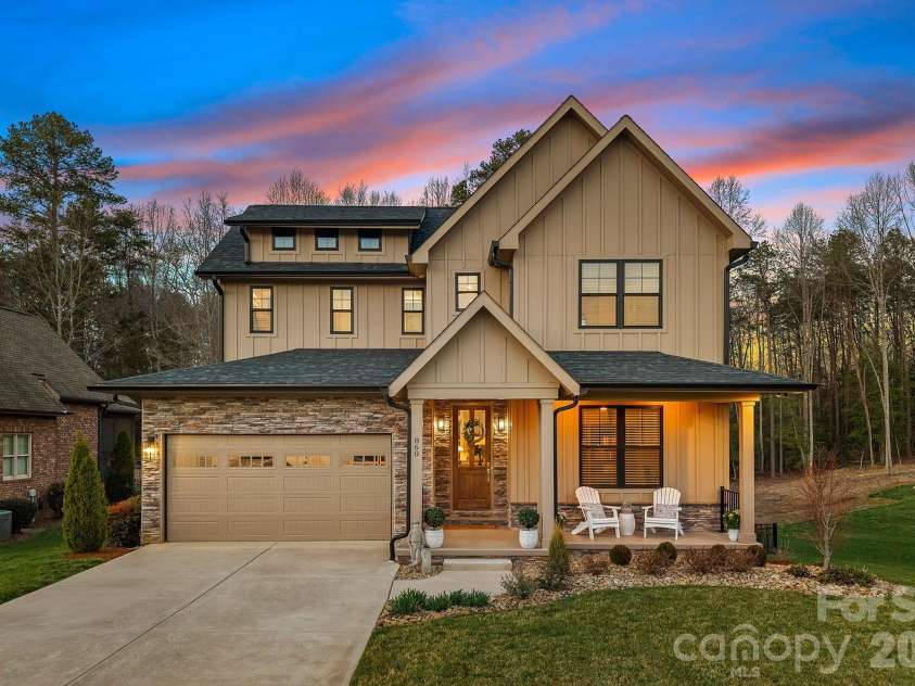 860 38th Avenue, Hickory, NC 28601.  MLS# CAR4357391, YatesRealty ID 10098. 
