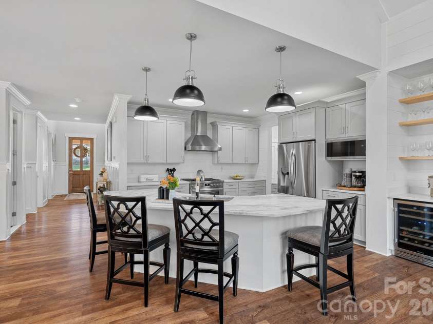 860 38th Avenue, Hickory, NC 28601.  MLS# CAR4357391, YatesRealty ID 10098. 
