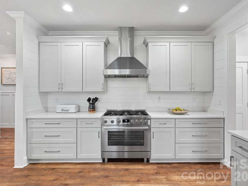 860 38th Avenue, Hickory, NC 28601.  MLS# CAR4357391, YatesRealty ID 10098. 
