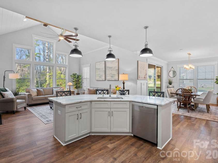 860 38th Avenue, Hickory, NC 28601.  MLS# CAR4357391, YatesRealty ID 10098. 