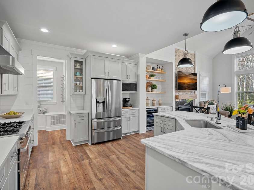 860 38th Avenue, Hickory, NC 28601.  MLS# CAR4357391, YatesRealty ID 10098. 