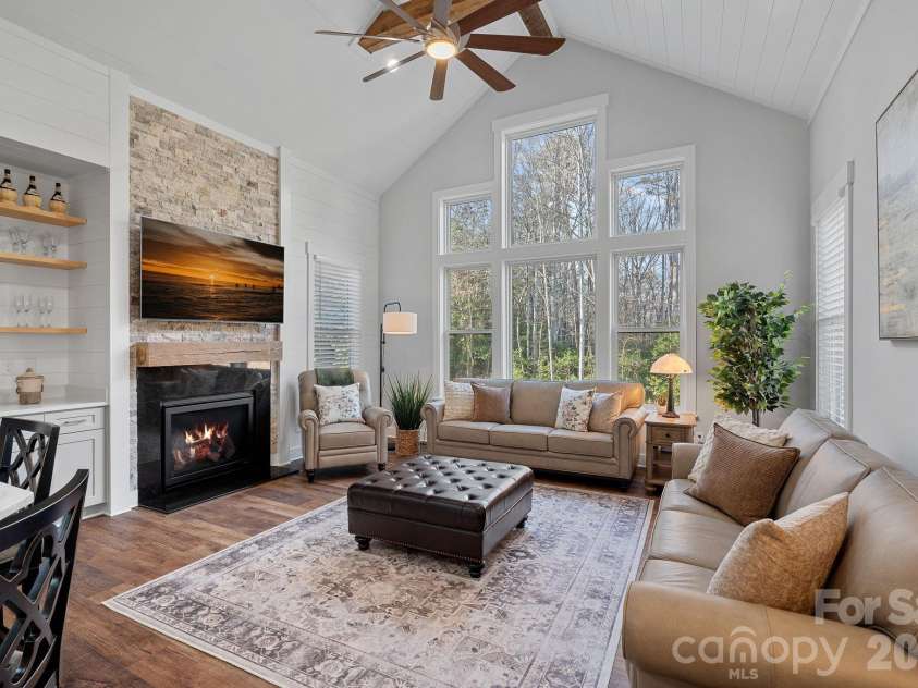 860 38th Avenue, Hickory, NC 28601.  MLS# CAR4357391, YatesRealty ID 10098. 