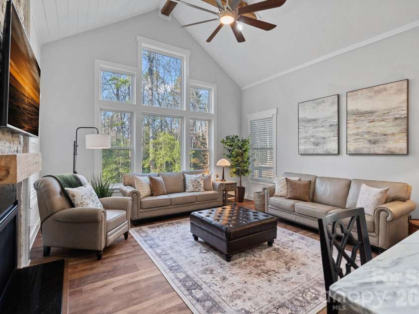 860 38th Avenue, Hickory, NC 28601.  MLS# CAR4357391, YatesRealty ID 10098. 
