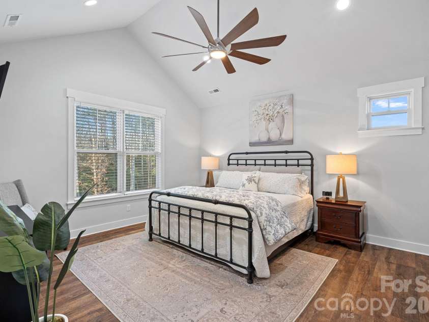 860 38th Avenue, Hickory, NC 28601.  MLS# CAR4357391, YatesRealty ID 10098. 