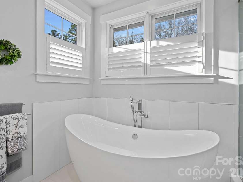 860 38th Avenue, Hickory, NC 28601.  MLS# CAR4357391, YatesRealty ID 10098. 