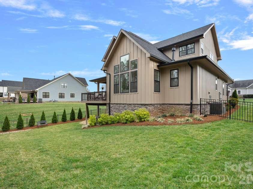 860 38th Avenue, Hickory, NC 28601.  MLS# CAR4357391, YatesRealty ID 10098. 