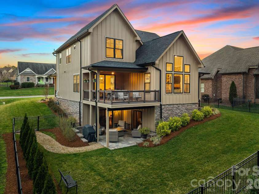 860 38th Avenue, Hickory, NC 28601.  MLS# CAR4357391, YatesRealty ID 10098. 