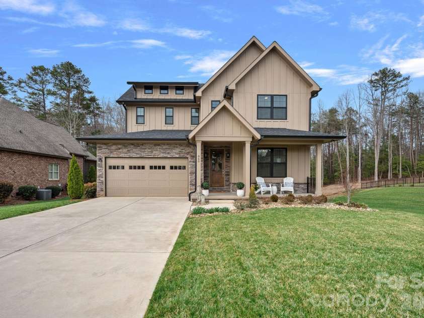 860 38th Avenue, Hickory, NC 28601.  MLS# CAR4357391, YatesRealty ID 10098. 