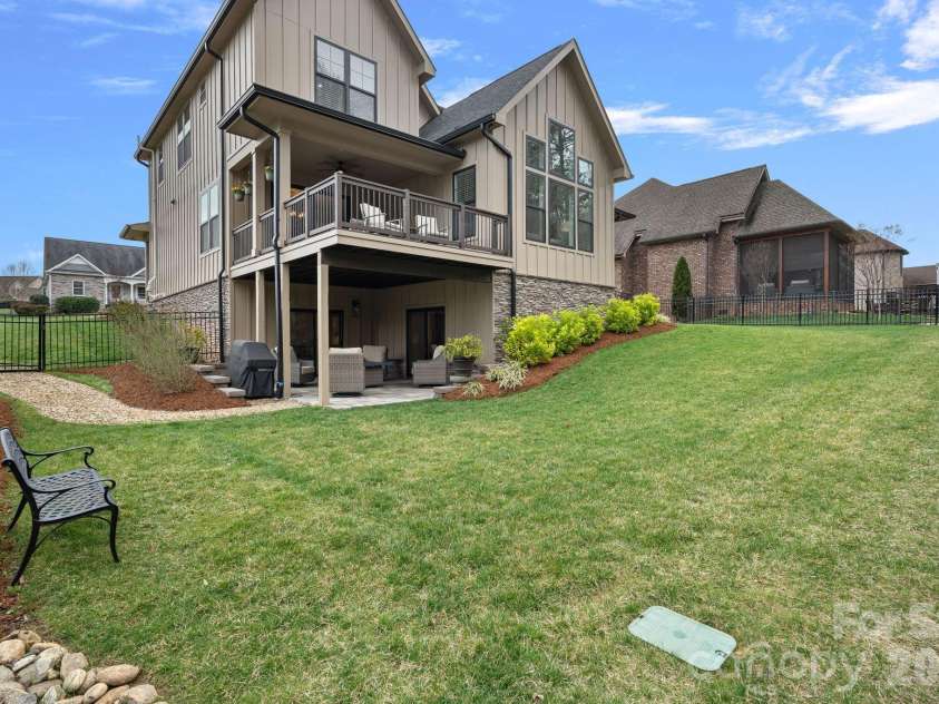 860 38th Avenue, Hickory, NC 28601.  MLS# CAR4357391, YatesRealty ID 10098. 
