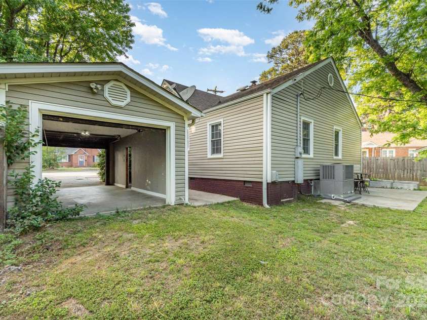 3612 The Plaza, Charlotte, NC 28205.  MLS# CAR4252499, YatesRealty ID 10099. 
