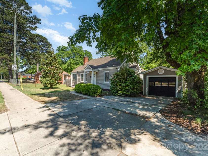 3612 The Plaza, Charlotte, NC 28205.  MLS# CAR4252499, YatesRealty ID 10099. 